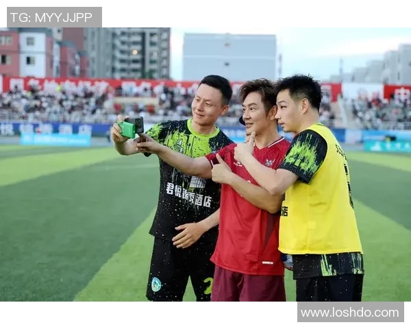 13号球服的足球明星们如何在绿茵场上书写传奇与荣耀